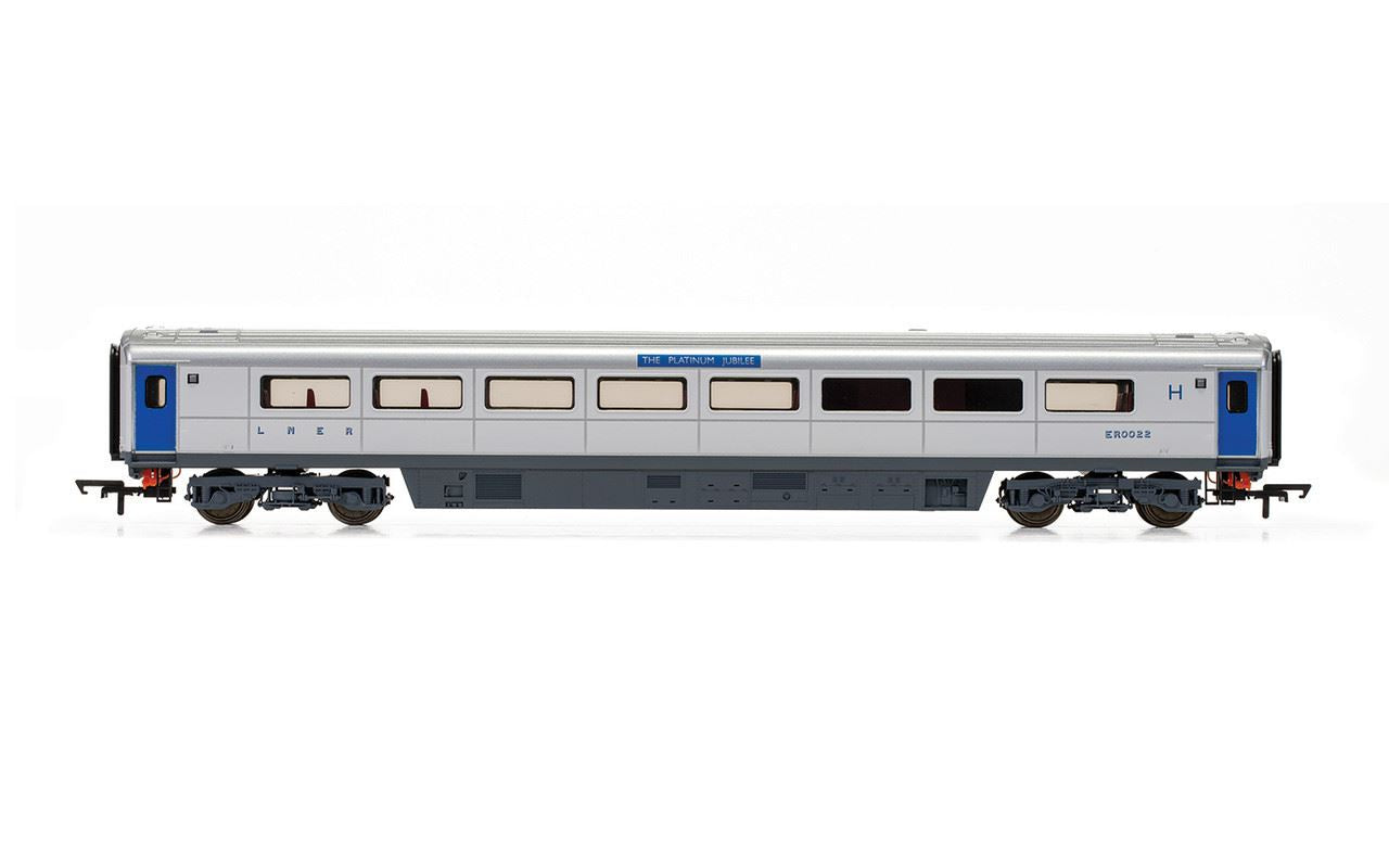 Hornby Platinum Jubilee of Queen Elizabeth II, Mk3 Sliding Door, Trailer Composite Catering, ER0022 - Era 11