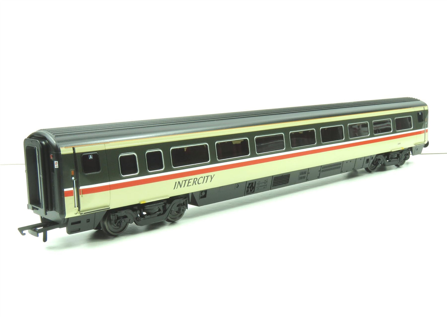 Hornby BR, Mk4 Standard, Coach A, - Era 8