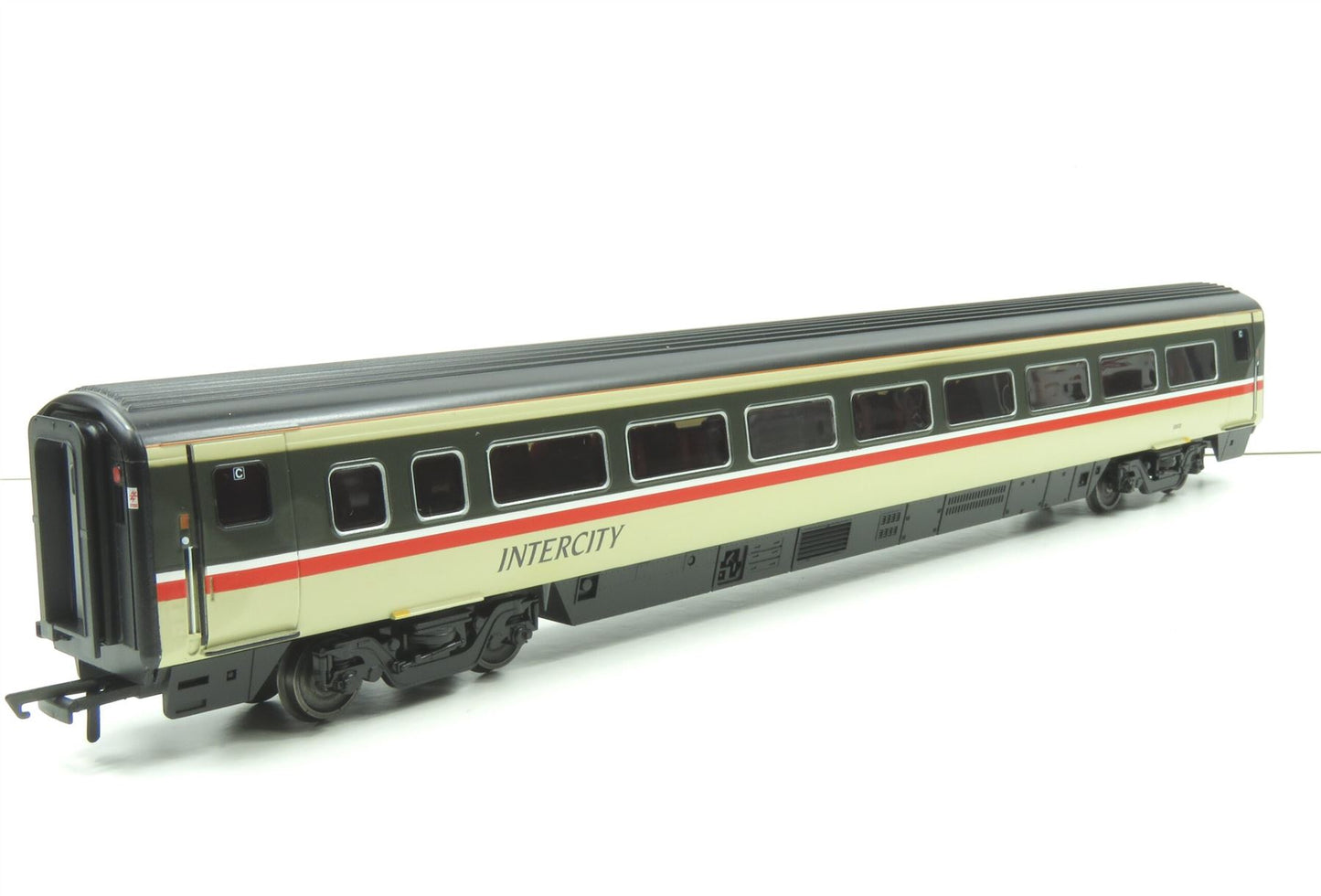 Hornby BR, Mk4 Standard, Coach C, 12412 - Era 8